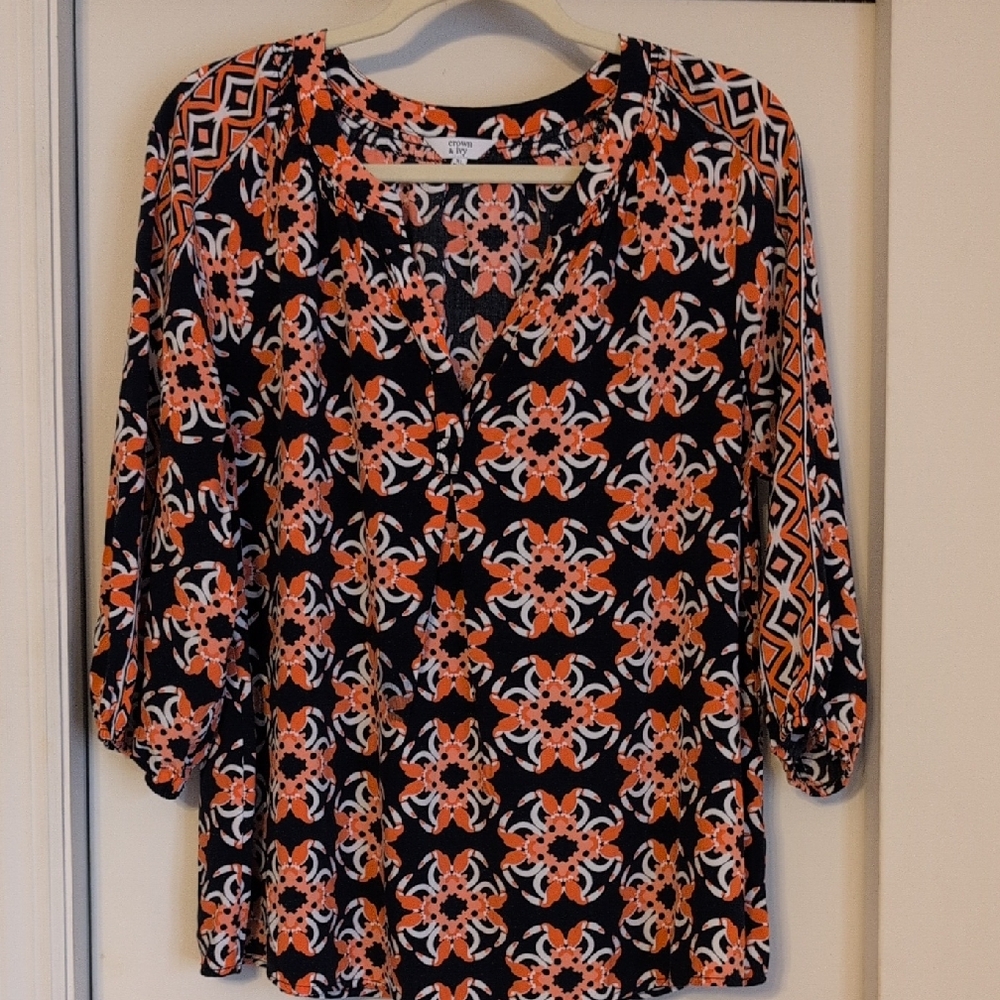 Crown & Ivy Size XL 3/4 sleeves V-neck Black and Orange Patterned Blouse